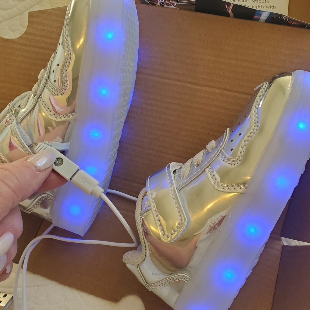 Kids Silver Metallic MULTI COLOR  continuous or pulsating LED Light Up Sneakers - Picture 12 of 16